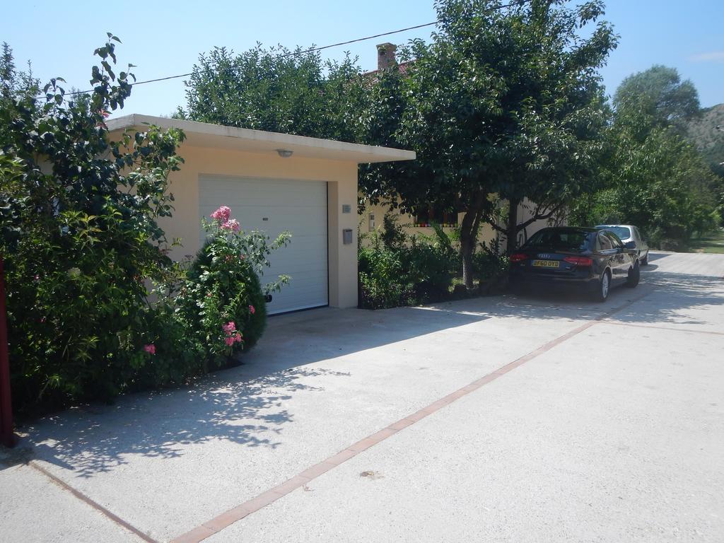 Riverside Guesthouse Pocitelj Exterior photo